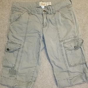 Khaki cargo capri